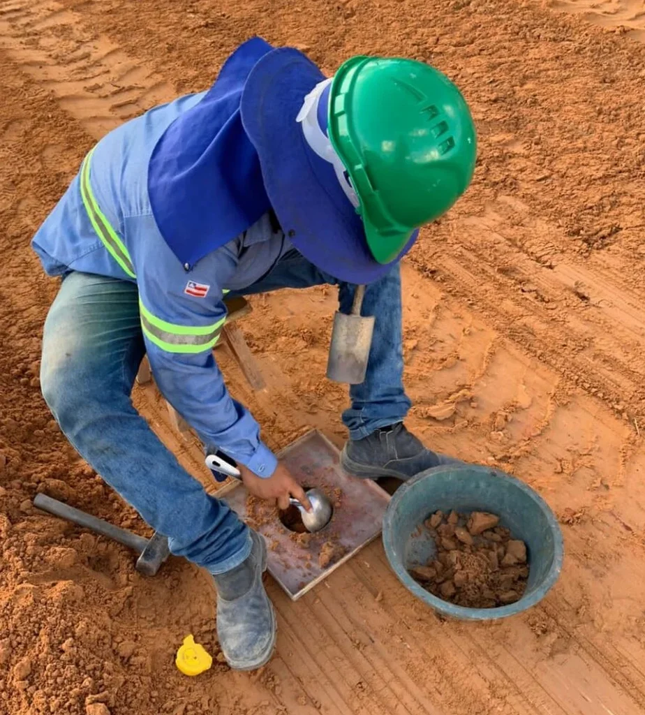 Essai de densité sur site par cône de sable à Caen